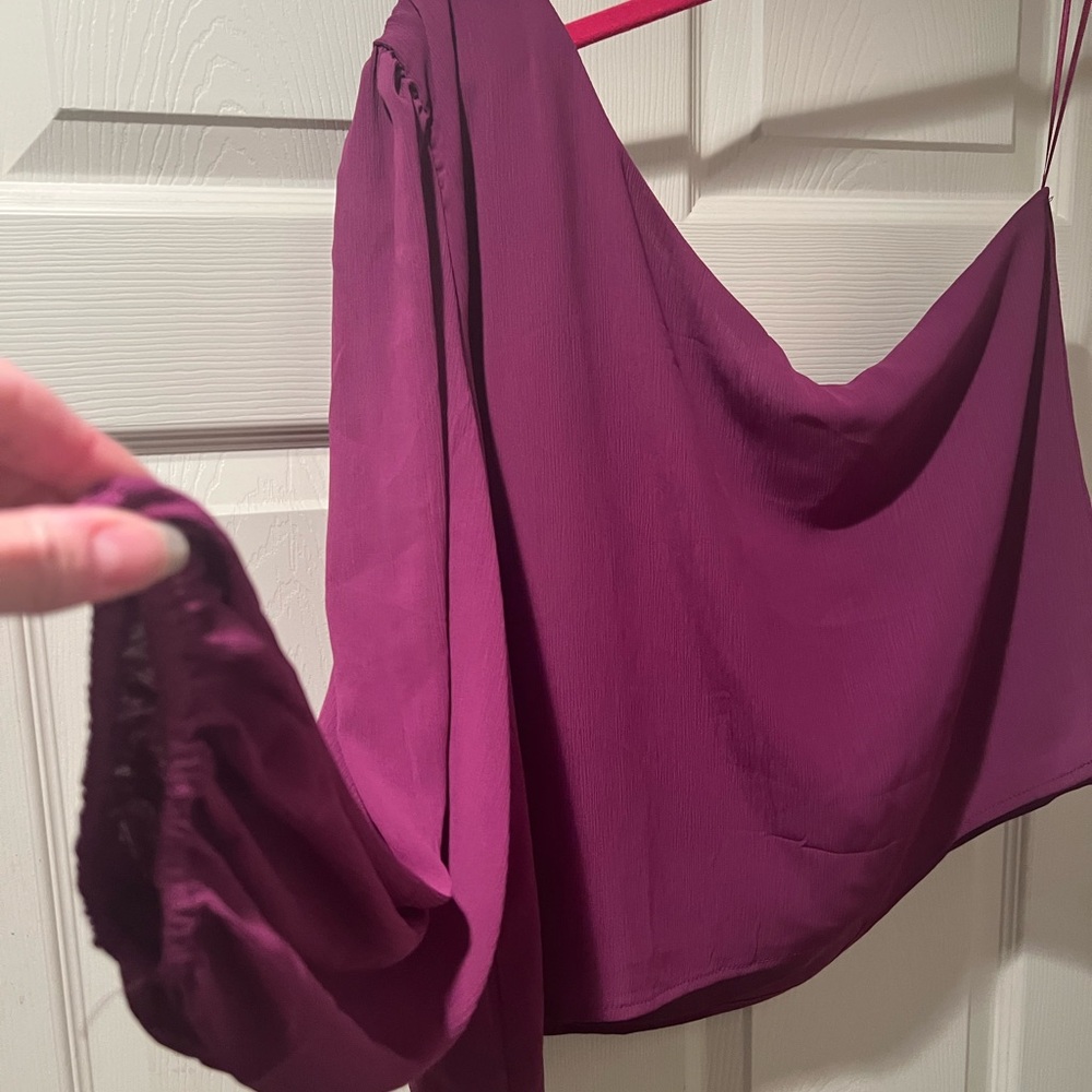 New York’s & Company Magenta One Shoulder Crepe Top. Size L.